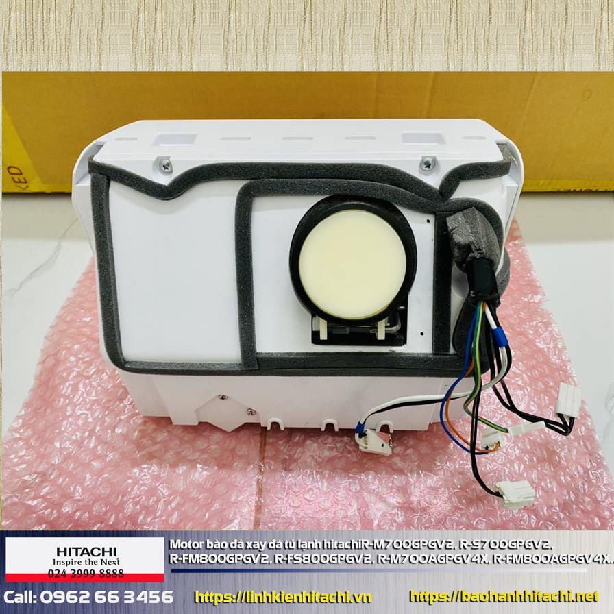 Tủ lạnh Hitachi không lấy được đá ngoài