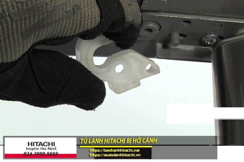 Thay ngàm tủ lạnh HItachi