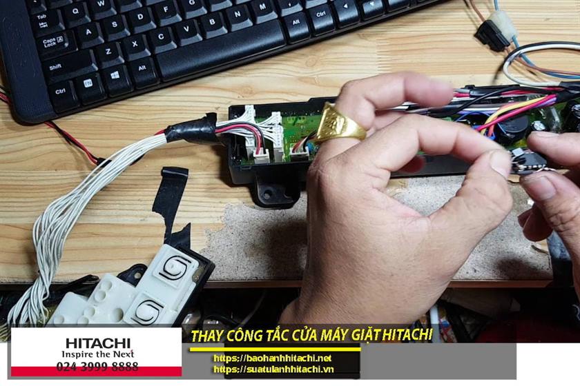 Chuyên sửa chữa và thay thế công tắc cửa máy giặt Hitachi, dịch vụ uy tín tại Hà Nội, liên hệ 0988 177 888 để được hỗ trợ nhanh chóng.