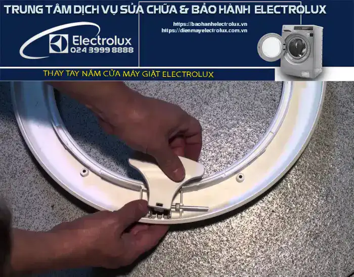 Thay tay nắm cửa máy giặt Electrolux