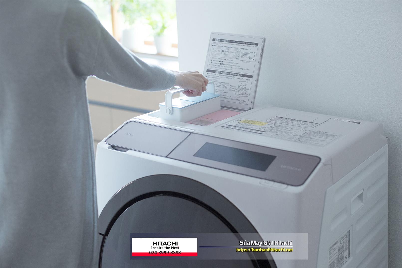 Máy giặt Hitachi trong phòng giặt, dịch vụ bảo trì và sửa chữa máy giặt Hitachi, số điện thoại bảo hành Hitachi uy tín.