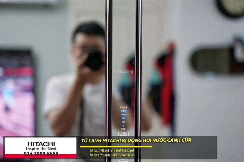 Tủ lạnh Hitachi bị đọng hơi nước cánh cửa