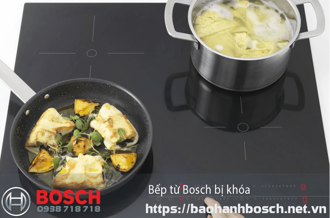 Nồi nấu chín thức ăn dùng bếp từ Bosch bị khóa an toàn, hình ảnh bếp điện từ cao cấp và nồi inox đun sôi, giúp nấu nướng nhanh chóng, an toàn, phù hợp cho nhà bếp hiện đại.