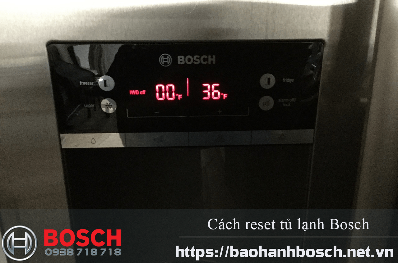 Hình ảnh bộ điều khiển tủ lạnh Bosch trong quá trình reset, thể hiện chức năng bảo hành Bosch và dịch vụ sửa chữa, hỗ trợ khách hàng về bảo hành và bảo trì sản phẩm Bosch Uy tín tại Việt Nam.
