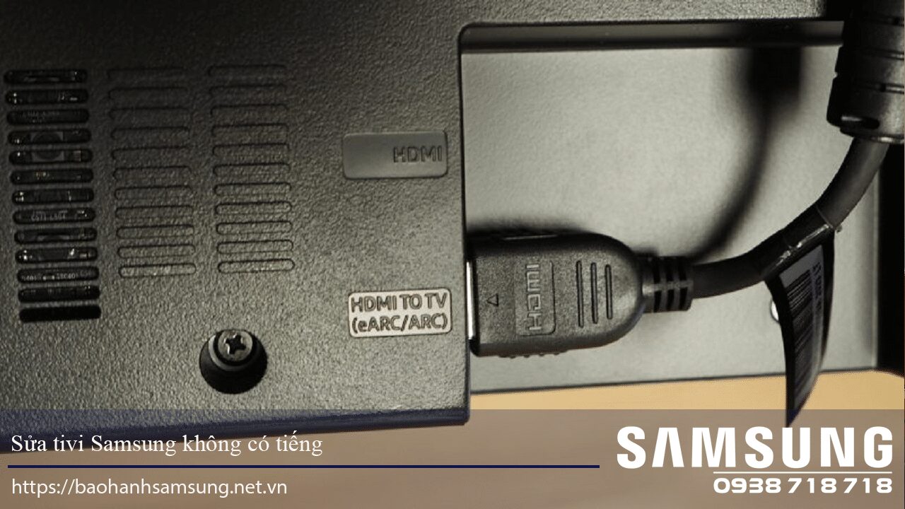 Hình ảnh dây cáp HDMI kết nối với tivi Samsung, sửa tivi không có tiếng, dịch vụ sửa chữa điện tử điện lạnh Nguyên Dương, địa chỉ uy tín tại Việt Nam.