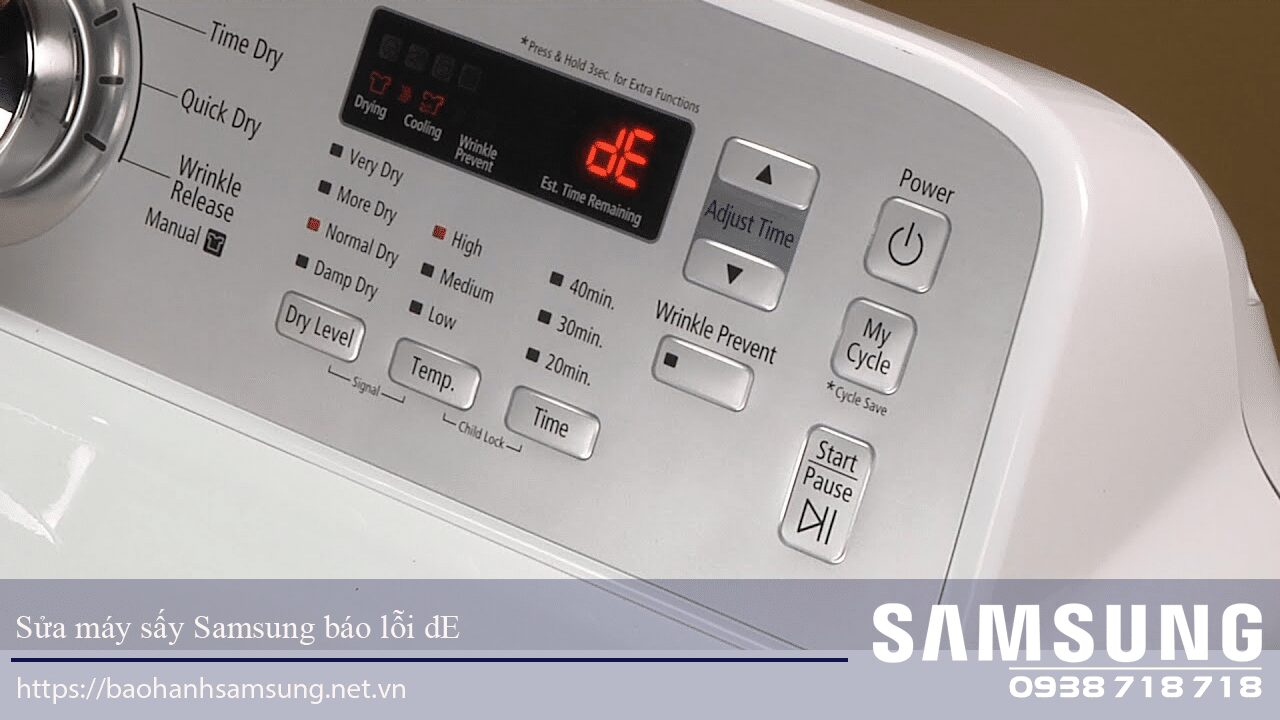 Error code dE on Samsung washing machine display indicating a door or load issue requiring repair service.