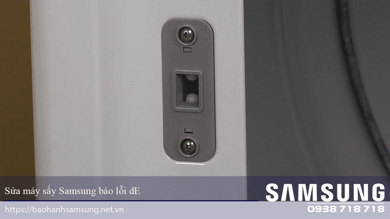 Ổ cắm điện tủ lạnh Samsung lỗi dE, sửa chữa điện tử điện lạnh Nguyên Dương, dịch vụ bảo trì thiết bị điện tử gia dụng.