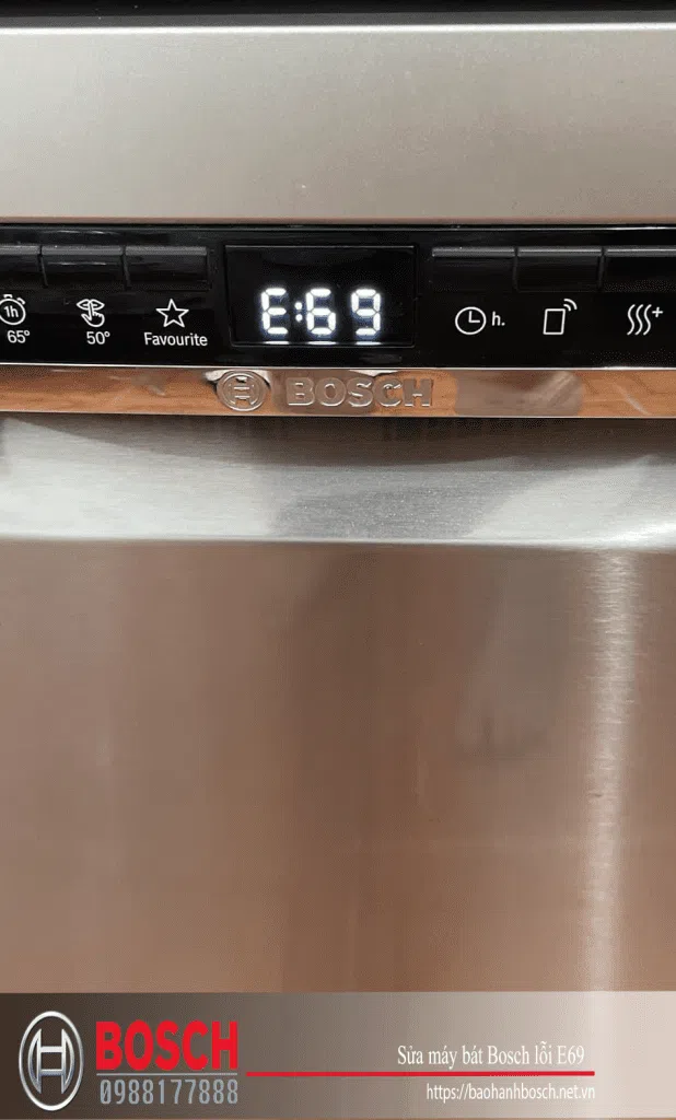 Lược dịch: Hình ảnh thể hiện bảng điều khiển của máy Bosch với mã lỗi E69, liên quan đến dịch vụ bảo hành Bosch Uy tín, phù hợp với dịch vụ sửa chữa và bảo trì thiết bị gia dụng Bosch.