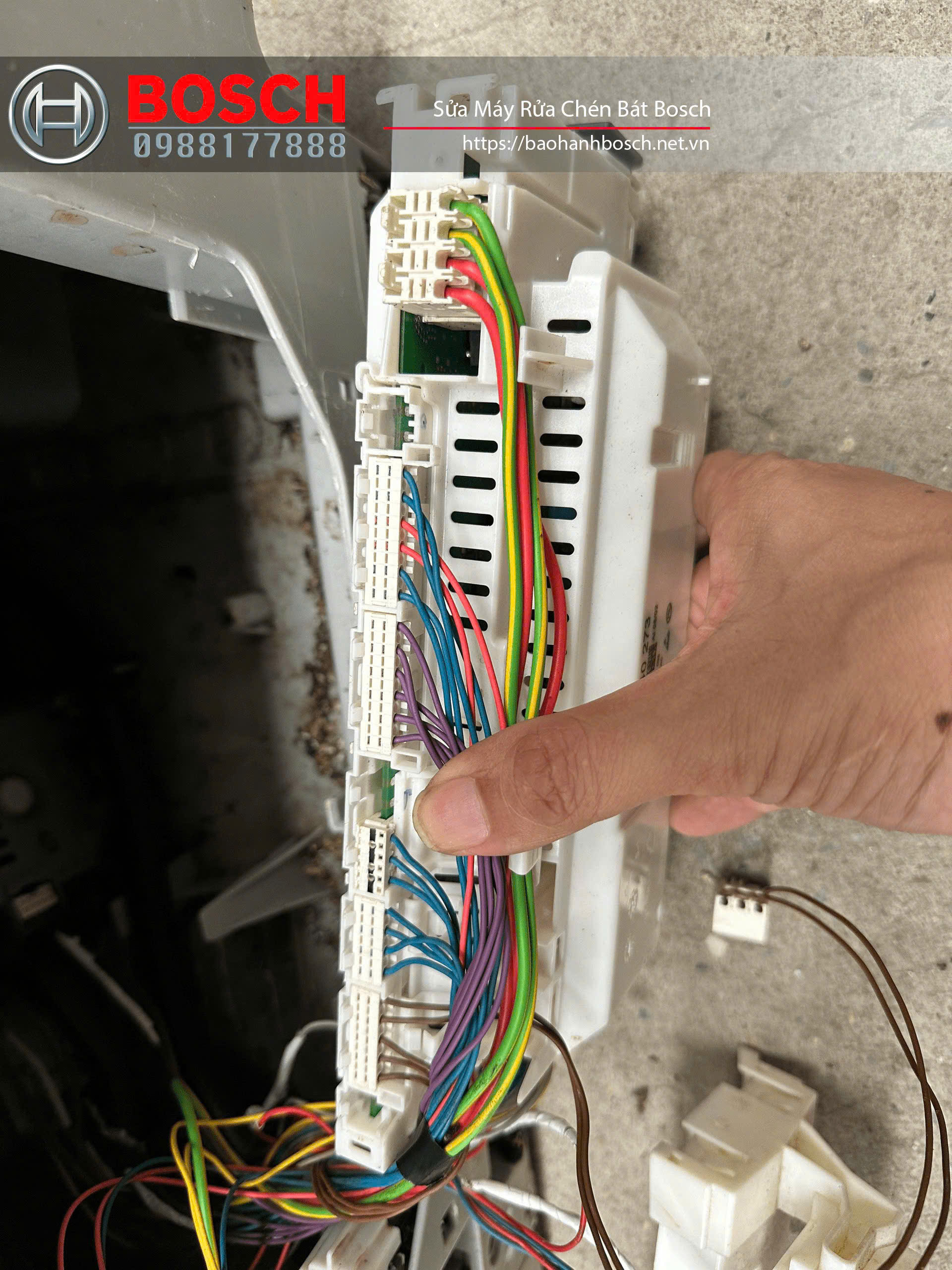 Bạn cần đặt lịch sửa chữa máy rửa bát Bosch lỗi E27? Vui lòng gọi số: 0988 177 888