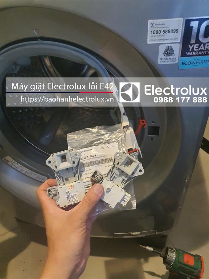 Máy giặt Electrolux lỗi E42 do hỏng khoá cửa
