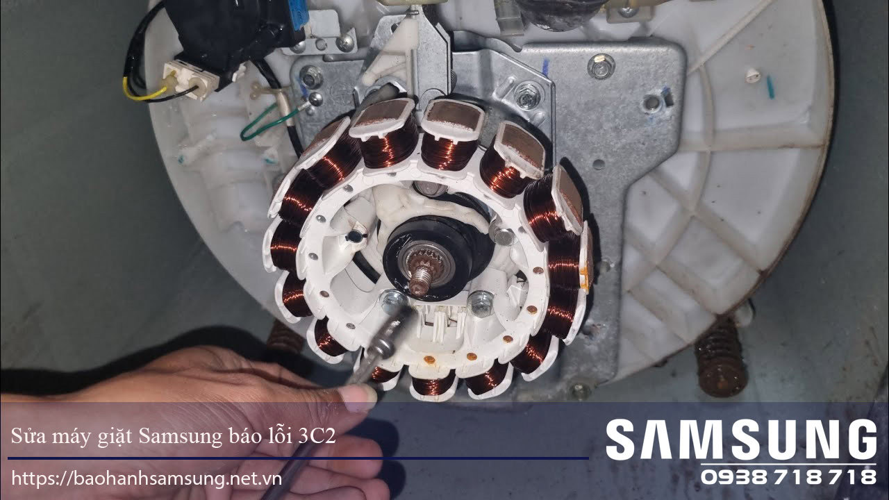 Thay động cơ giúp sửa máy giặt Samsung báo lỗi 3C2