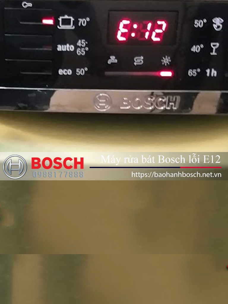 Chữ ký tự số ủa màn hình điều khiển điều hòa Bosch, hiển thị nhiệt độ và chế độ hoạt động của máy.