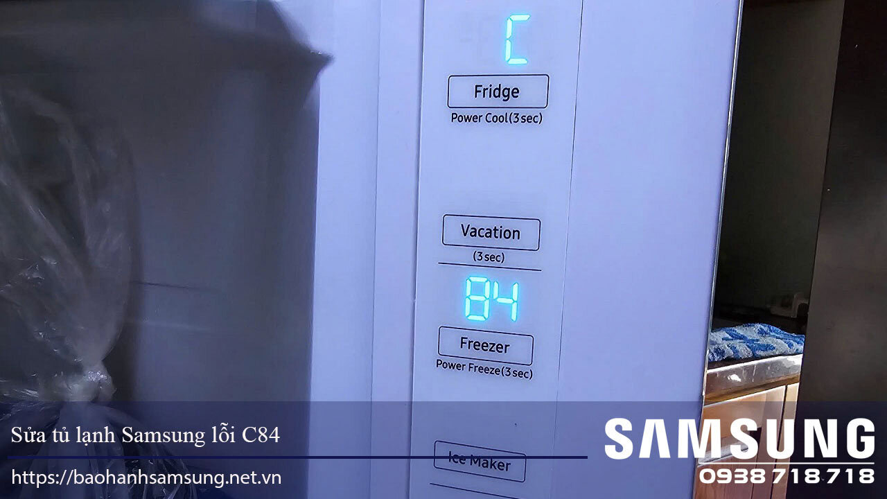 Damaged Samsung refrigerator repair in Vietnam, focusing on C84 error code, expert service for Samsung fridge issues, reliable Samsung refrigerator troubleshooting and maintenance.